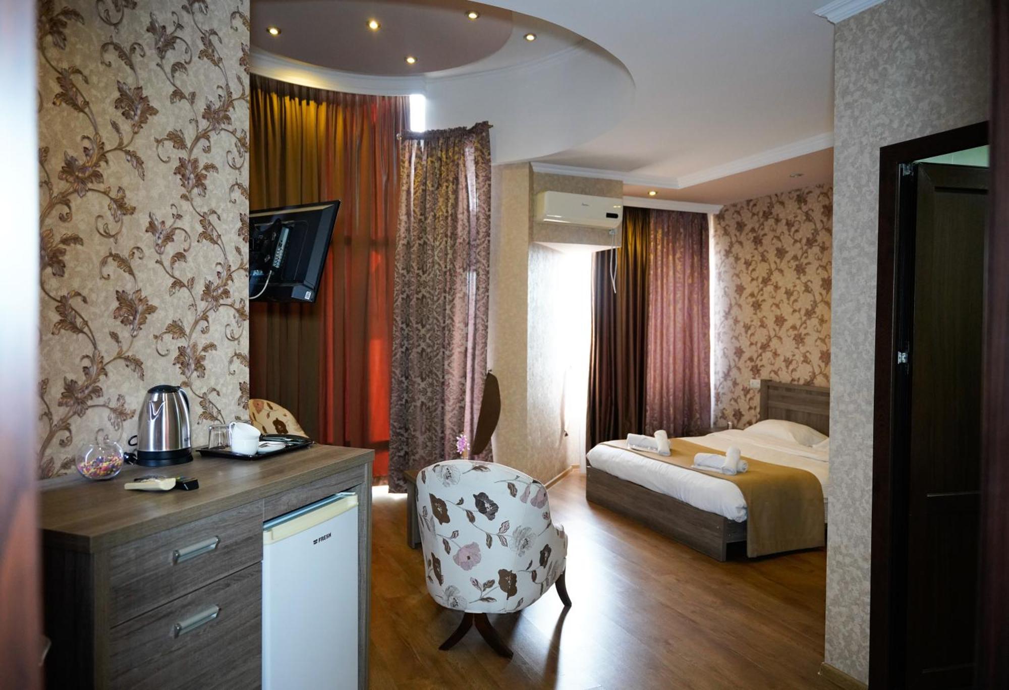 Hotel Monopoli Kutaisi Eksteriør bilde